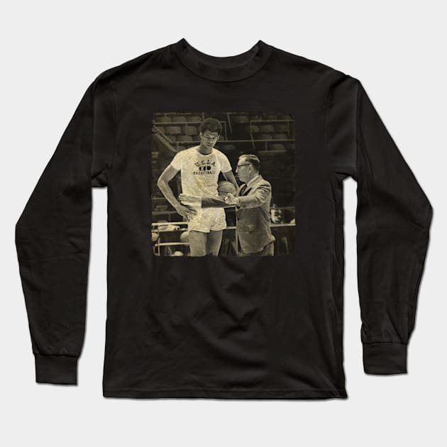 John Wooden Coaching Kareem Abdul Jabbar Long Sleeve T-Shirt by MJ23STORE